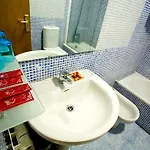 拉克提街旅馆 2*